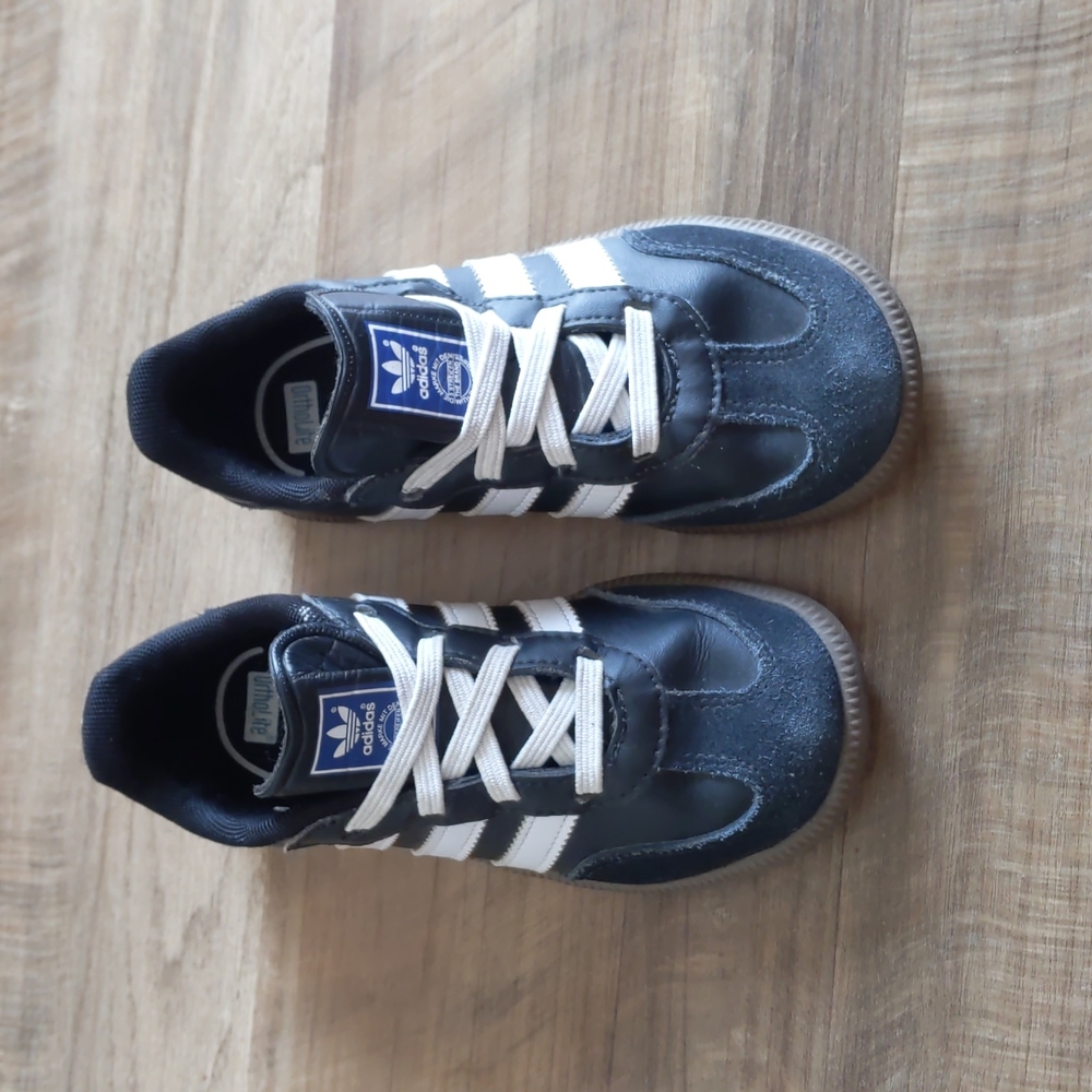 Excellent condition toddler Adidas Sambas sz 9